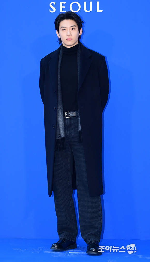 방송인 덱스가 5일 오후 서울 강남구 청담동에서 열린 타임 서울 플래그십 스토어 오픈 기념 포토월 행사에 참석하고 있다. [사진=정소희 기자]