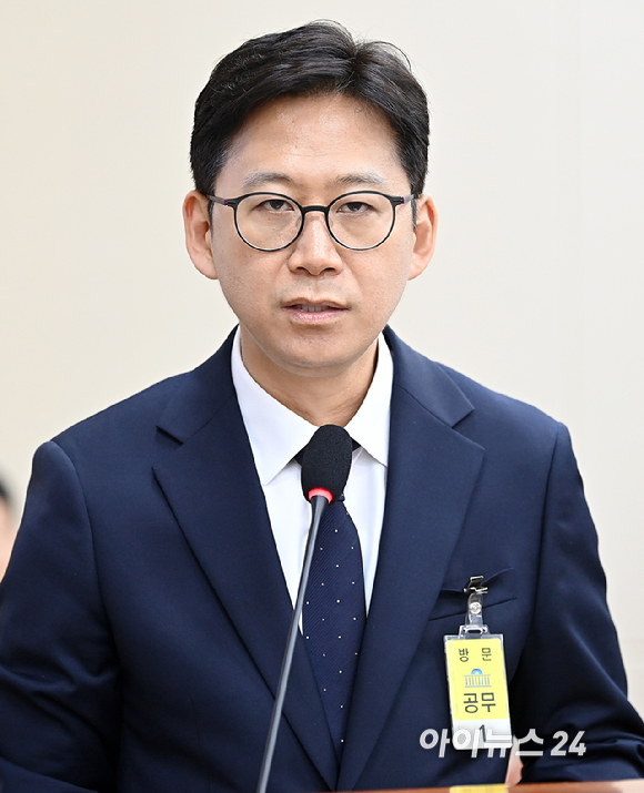배경훈 과학기술정보통신부 장관 후보자가 14일 서울 여의도 국회에서 열린 과학기술정보방송통신위원회 인사청문회에서 모두발언을 하고 있다. [사진=곽영래 기자]