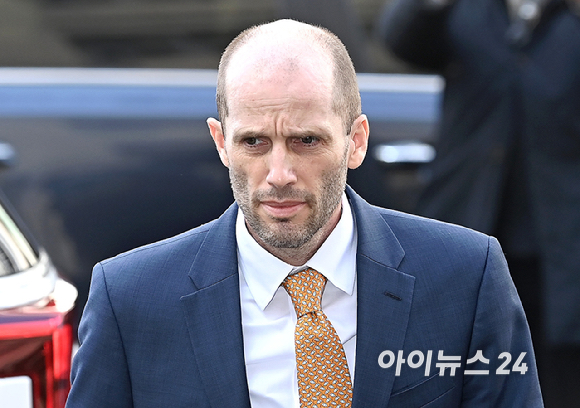 해롤드 로저스 쿠팡 한국법인 임시 대표가 6일 오후 마포구 서울경찰청 광역수사단 반부패수사대에서 국회에서의 증언&middot;감정 등에 관한 법률 위반 혐의 등 관련 2차 조사를 받기 위해 출석하고 있다. [사진=곽영래 기자]