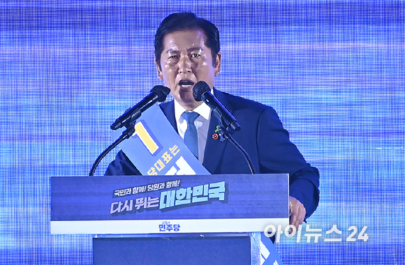 정청래 더불어민주당 당대표 후보가 2일 오후 경기 고양시 일산서구 킨텍스에서 열린 제2차 임시전국당원대회에서 정견발표를 하고 있다. [사진=곽영래 기자]