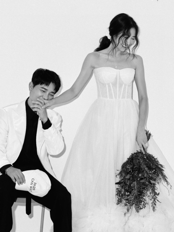 임창정-서하얀 부부가 10주년 웨딩화보를 촬영했다. [사진=서하얀 SNS]