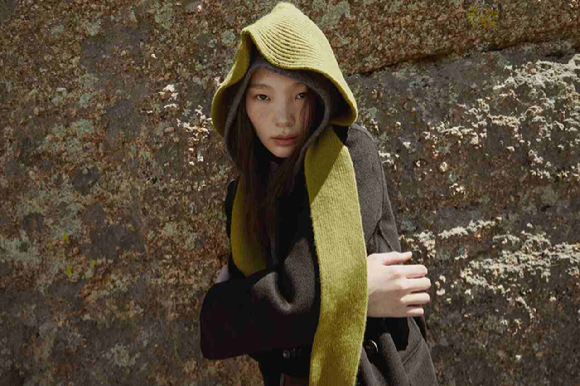 코오롱FnC가 전개하는 르캐시미어의 '캐시미어 바라클라바' 모델 컷. [사진=코오롱FnC]