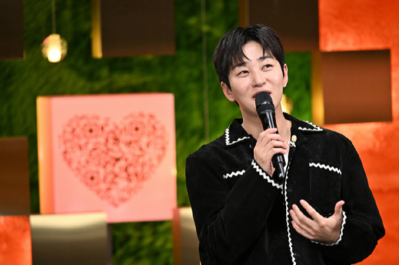 '누난 내게 여자야2' 제작발표회에 참석한 가수 딘딘 [사진=KBS ]