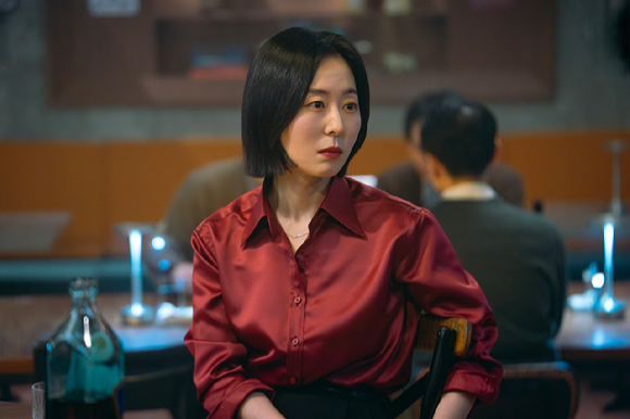 배우 강말금, 오정세, 구교환이 JTBC '모두가 자신의 무가치함과 싸우고 있다' 촬영 후 포즈를 취하고 있다. [사진=스튜디오 피닉스&middot;SLL&middot;스튜디오 플로우 제공]