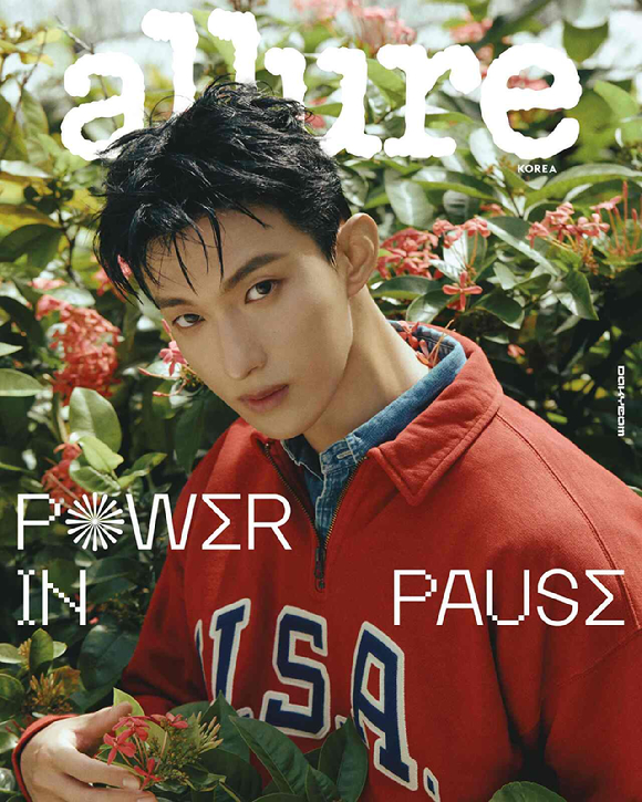 세븐틴 조슈아가 화보 촬영에서 포즈를 취하고 있다. [사진=얼루어 코리아]