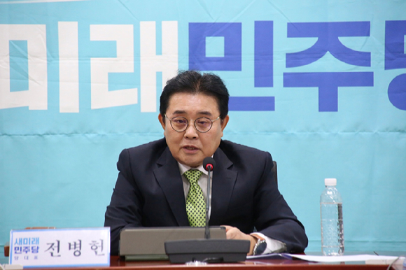 전병헌 새로운민주당 대표가 지난 28일 국회에서 열린 최고위원회의에서 발언하고 있다. [사진=새로운민주당]