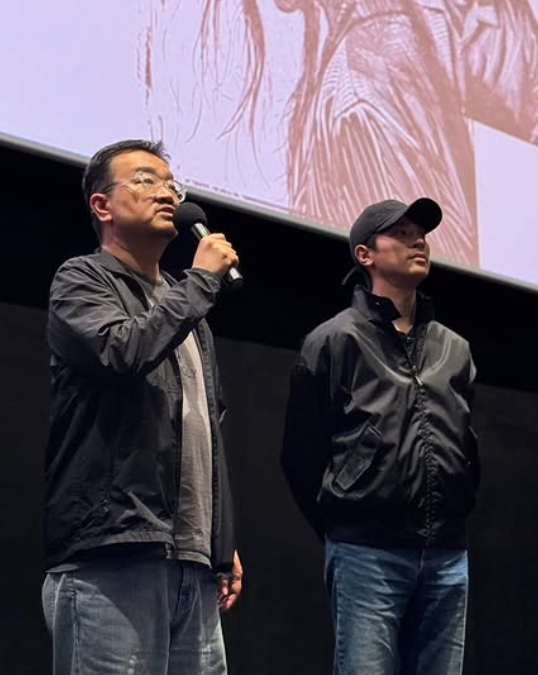 연상호 감독과 배우 박정민이 영화 '얼굴' GV에서 대화를 나누고 있다. [사진=플러스엠엔터테인먼트]