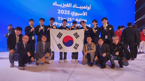 제25회 아시아물리올림피아드에서 한국대표단 8명 전원이 메달을 획득했다. [사진=과기정통부]