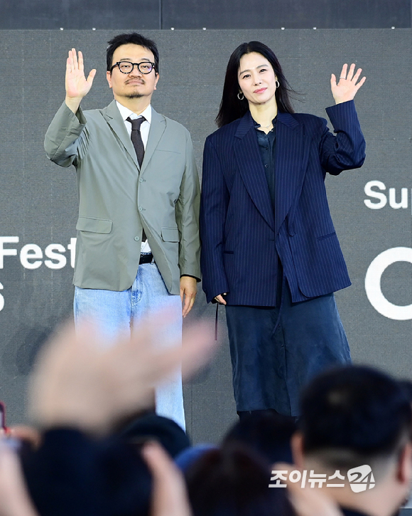 배우 김현주가 9일 부산 해운대구 영화의전당에서 열린 제31회 부산국제영화제 '실낙원' 무대인사에 참석하고 있다. [사진=정소희 기자]