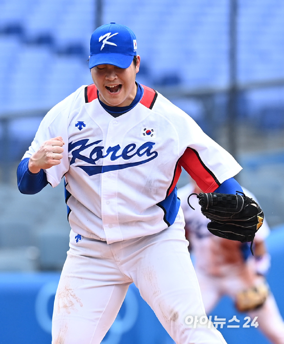 7일 일본 가나가와현 요코하마 스타디움에서 2020 도쿄올림픽 야구 한국과 도미니카공화국의 동메달결정전이 펼쳐졌다. 한국 조상우가 6회초 2사 만루 위기에서 도미니카공화국 후안 프란시스코를 삼진으로 아웃시킨 후 포효하고 있다.