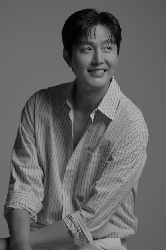 이정진 프로필 [사진=빌리언스]