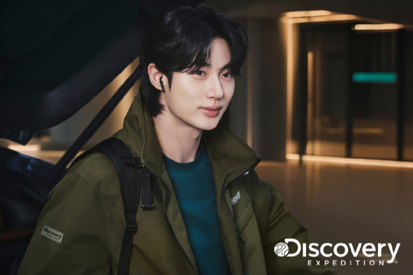 디스커버리 익스페디션이 배우 변우석의 가을 아우터 화보를 공개했다. [사진=디스커버리 익스페디션]