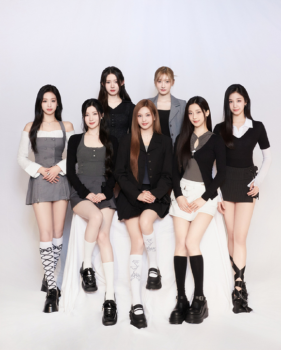 그룹 베이비몬스터가 1일 서울 마포구 합정동 YG엔터테인먼트 사옥에서 진행된 첫번째 미니 앨범 'BABYMONS7ER' 발매 기념 라운드 인터뷰에서 포즈를 취하고 있다. [사진=YG엔터테인먼트]