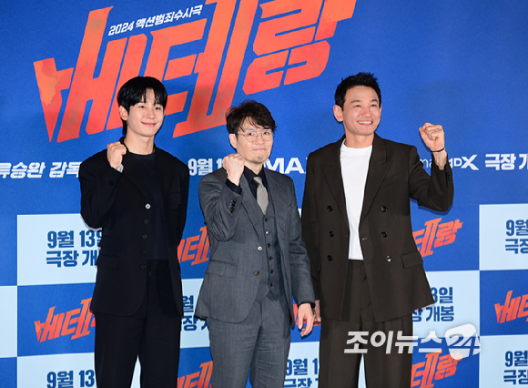 (왼쪽부터)정해인-류승완 감독-황정민이 9일 오후 서울 CGV 용산아이파크몰에서 열린 영화 '베테랑2'(감독 류승완) 언론시사회에 참석하고 있다. [사진=정소희 기자]