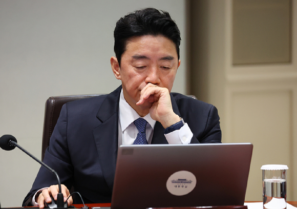 강훈식 대통령비서실장이 9일 서울 용산 대통령실에서 열린 국무회의에 참석해 있다. 2025.12.9 [사진=연합뉴스]