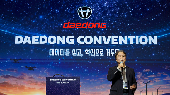 지난 9일부터 10일까지 양일간 청주에서 열린 2026 딜러 컨벤션 행사에서 이광욱 대동 국내사업부문장이 대리점주들에게 인사말을 전하고 있다. [사진=대동]