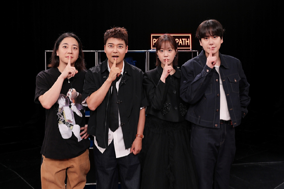 넉살-전현무-허영지-규현이 10일 온라인으로 진행된 MBN-SBS Plus '내가 만난 사이코패스' 제작발표회에서 포토타임을 갖고 있다. [사진=MBN, SBS Plus]