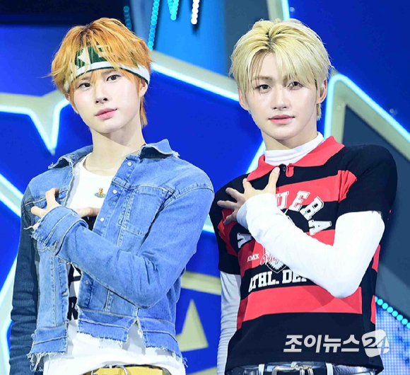 그룹 투어스(왼쪽부터 한진, 영재, 도훈, 신유, 경민, 지훈)이 13일 오후 서울 광진구 예스24라이브홀에서 열린 투어스(TWS) 네 번째 미니앨범 'play hard' 발매 쇼케이스에 참석하고 있다. [사진=정소희 기자]