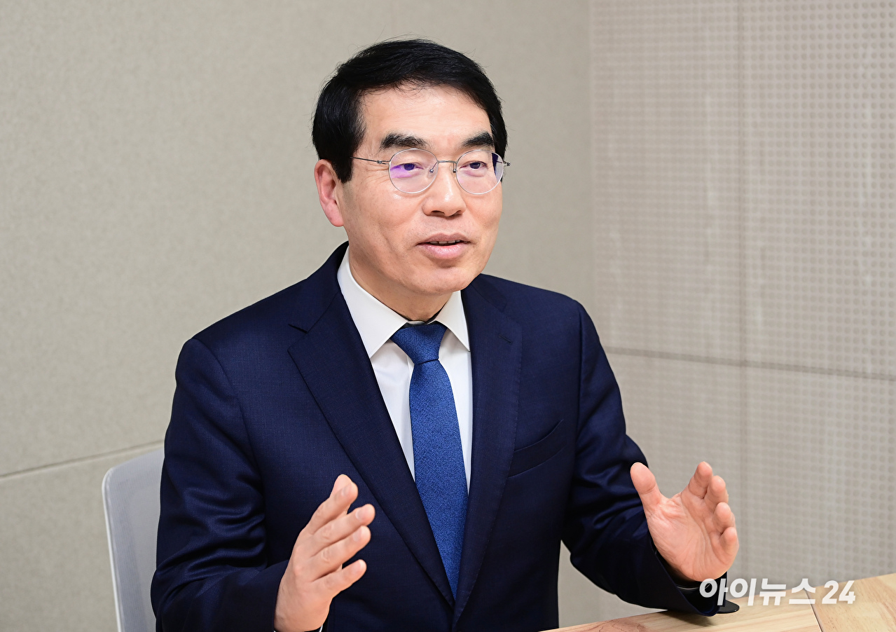 경기도지사 출마를 선언한 양기대 전 더불어민주당 의원이 29일 서울 영등포구 아이뉴스24에서 진행된 인터뷰에 앞서 포즈를 취하고 있다. [사진=정소희 기자]