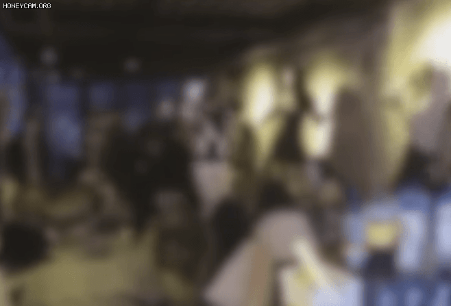 손님 수십 명 중 마스크를 착용한 사람은 찾아보기 힘들다. [사진=온라인 커뮤니티]