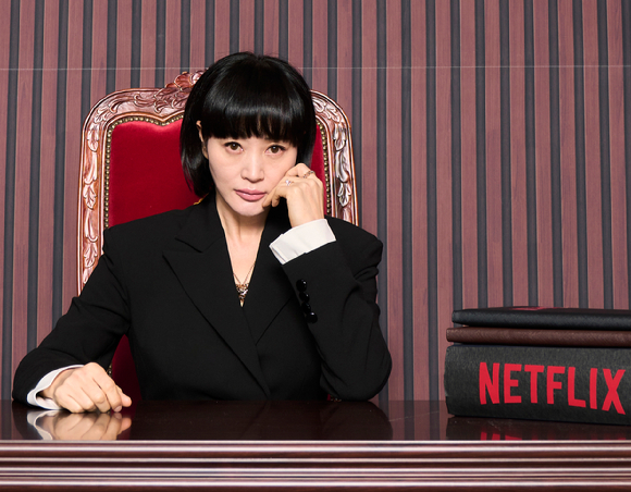 배우 김혜수가 22일 온라인으로 진행된 넷플릭스 드라마 '소년심판' 제작발표회에 참석해 포즈를 취하고 있다. [사진=넷플릭스]