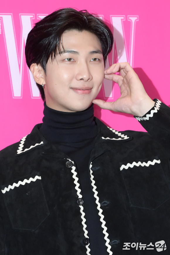 방탄소년단(BTS) RM이 서울 종로구 당주동 포시즌스호텔서울에서 열린 더블유 코리아 제17회 유방암 인식 향상 캠페인 자선 행사에 참석하고 있다. [사진=정소희 기자]