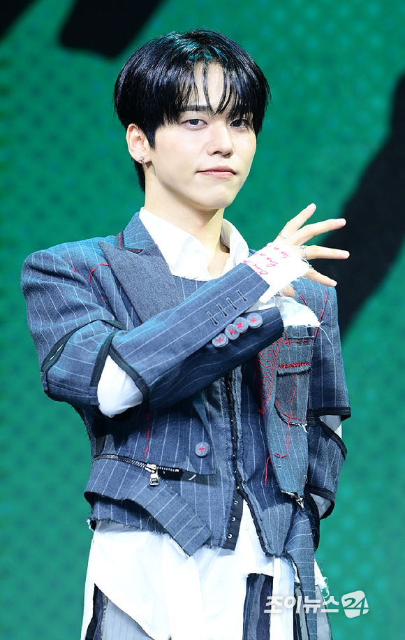 그룹 온앤오프 유토가 17일 서울 마포구 상암동 큐브컨벤션에서 진행된 ONF(온앤오프) 정규 2집 Part.2 'ONF:MY SELF' 쇼케이스에 참석하고 있다. [사진=정소희 기자]