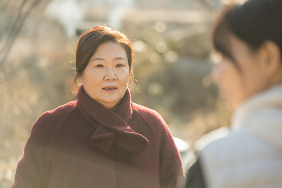 배우 김해숙이 영화 '3일의 휴가'(감독 육상효) 인터뷰에 앞서 포즈를 취하고 있다. [사진=(주)쇼박스]