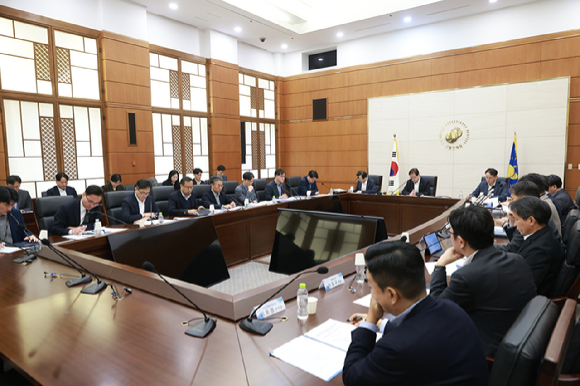 이찬진 금융감독원장이 20일 서울 금감원 본원에서 제1차 소비자위험 대응협의회를 주재하고 있다. [사진=금융감독원]