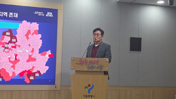 오세훈 국민의힘 서울시장 후보가 지난달 26일 서울 종로구 대왕빌딩 선거캠프에서 도시철도 공약을 발표하고 있다. [사진=연합뉴스]