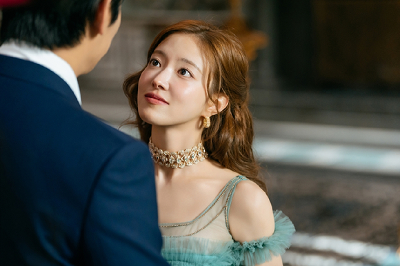 배우 이세영이 디즈니+ 시리즈 '재혼 황후'에서 열연하고 있다. [사진=월트디즈니 컴퍼니 코리아]