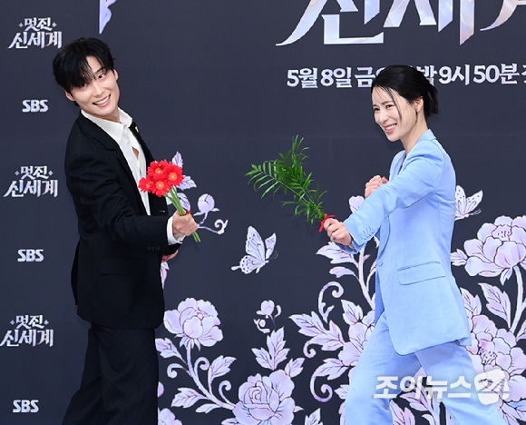 배우 허남준과 임지연이 7일 오후 서울 양천구 목동 SBS사옥에서 열린 SBS 새 금토드라마 '멋진 신세계' 제작발표회에 참석하고 있다. [사진=정소희 기자]