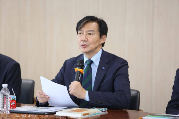 조국혁신당 조국 혁신정책연구원장이 3일 전남광주 북구 엠에스엘에서 '호남 반도체 클러스터 성공 방안'을 주제로 열린 정책간담회에 참석해 발언하고 있다. 2026.9.3 [사진=연합뉴스]