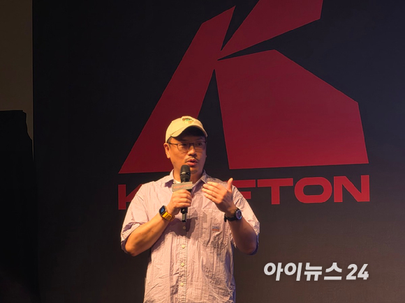 김남석 너바나나 대표가 지난 27일(현지시간) 열린 '게임스컴 2026' 크래프톤 미디어 데이에서 '프로젝트 제타'에 대해 설명하고 있다. [사진=곽민구 기자]