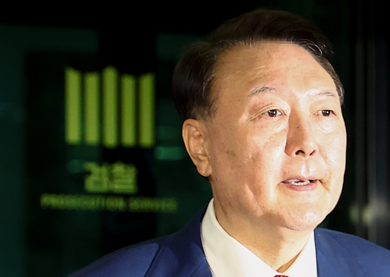 윤석열 전 대통령이 5일 내란 특검 2차 조사를 마치고 조은석 특별검사팀 사무실이 있는 서울 서초구 서울고검을 나서고 있다. 2025.7.6 [사진=연합뉴스]