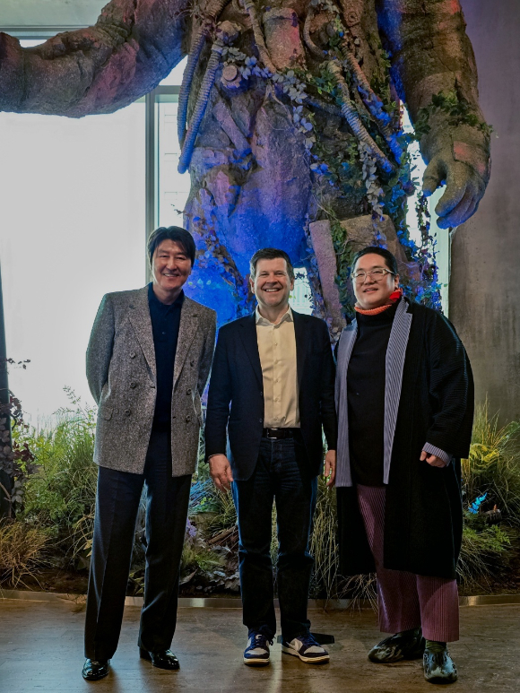 배우 송강호, 밥맥쿠이 나스닥 부회장, 최용호 갤럭시코퍼레이션 대표 [사진=갤럭시코퍼레이션]