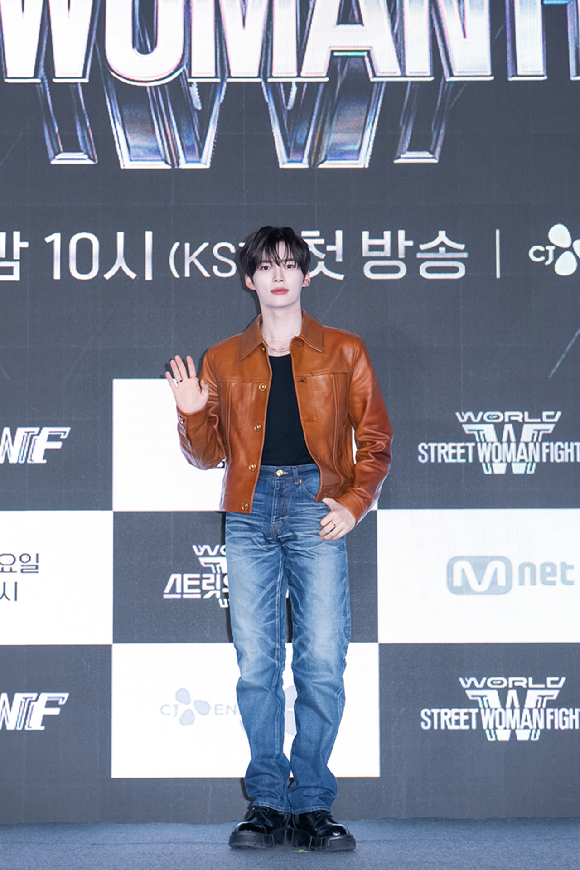 팀 범접(효진초이 허니제이 노제 리정 리헤이 가비 아이키 립제이 모니카)이 27일 서울 모처에서 열린 Mnet '월드 오브 스트릿 우먼 파이터' 제작발표회에서 포즈를 취하고 있다. [사진=Mnet]