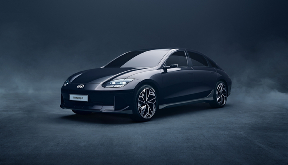 현대자동차 '아이오닉 6'가 사전계약 첫날 3만7천446대의 계약대수를 기록하며 국내 완성차 역대 최다 신기록을 경신했다. [사진=현대자동차]