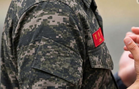 경북 포항 해병대에서 훈련 도중 근육 세포가 괴사하는 질환이 발생한 병사가 훈련 참가를 강요당했다는 주장이 제기됐다. 사진은 AI 생성 이미지. [사진=AI 생성 이미지]