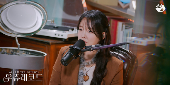 윤하가 음악토크쇼 '우쥬레코드' 호스트를 맡는다. [사진=Mnet M2 ]