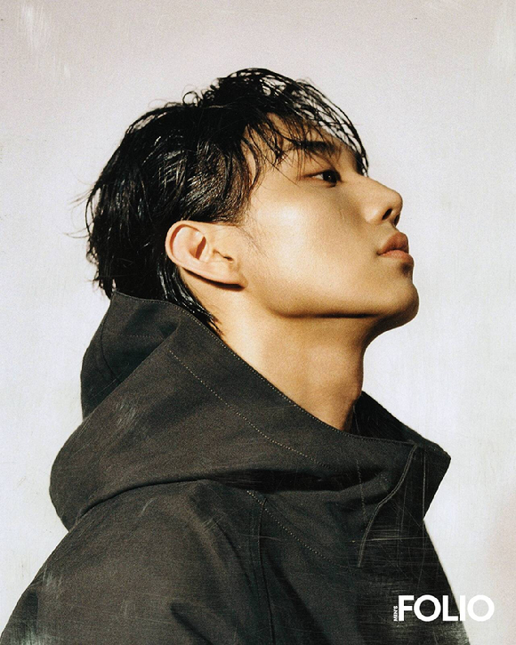 피원하모니 인탁이 화보 촬영에서 포즈를 취하고 있다. [사진=맨즈 폴리오]