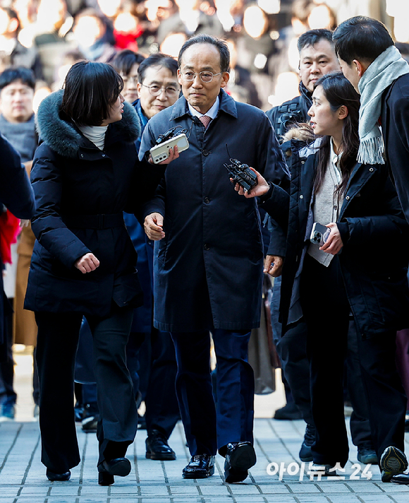 12·3 비상계엄 당시 국민의힘 원내대표로 국회 계엄 해제 요구안 의결을 방해한 혐의를 받는 추경호 의원이 2일 서울중앙지방법원에서 열린 구속 전 피의자 심문(영장실질심사)에 출석하고 있다. [사진=정소희 기자]