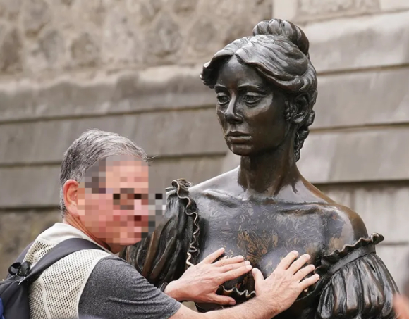 시 당국이 몰리 말론 보호 대책을 추진 중이다. 사진은 해당 동상. [사진=X 갈무리]