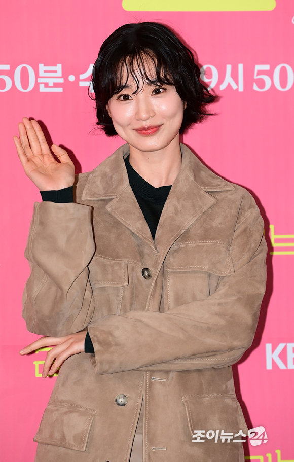 [포토] &apos;러브 트랙&apos; 방효린, 단막극 도전하는 대세 신인