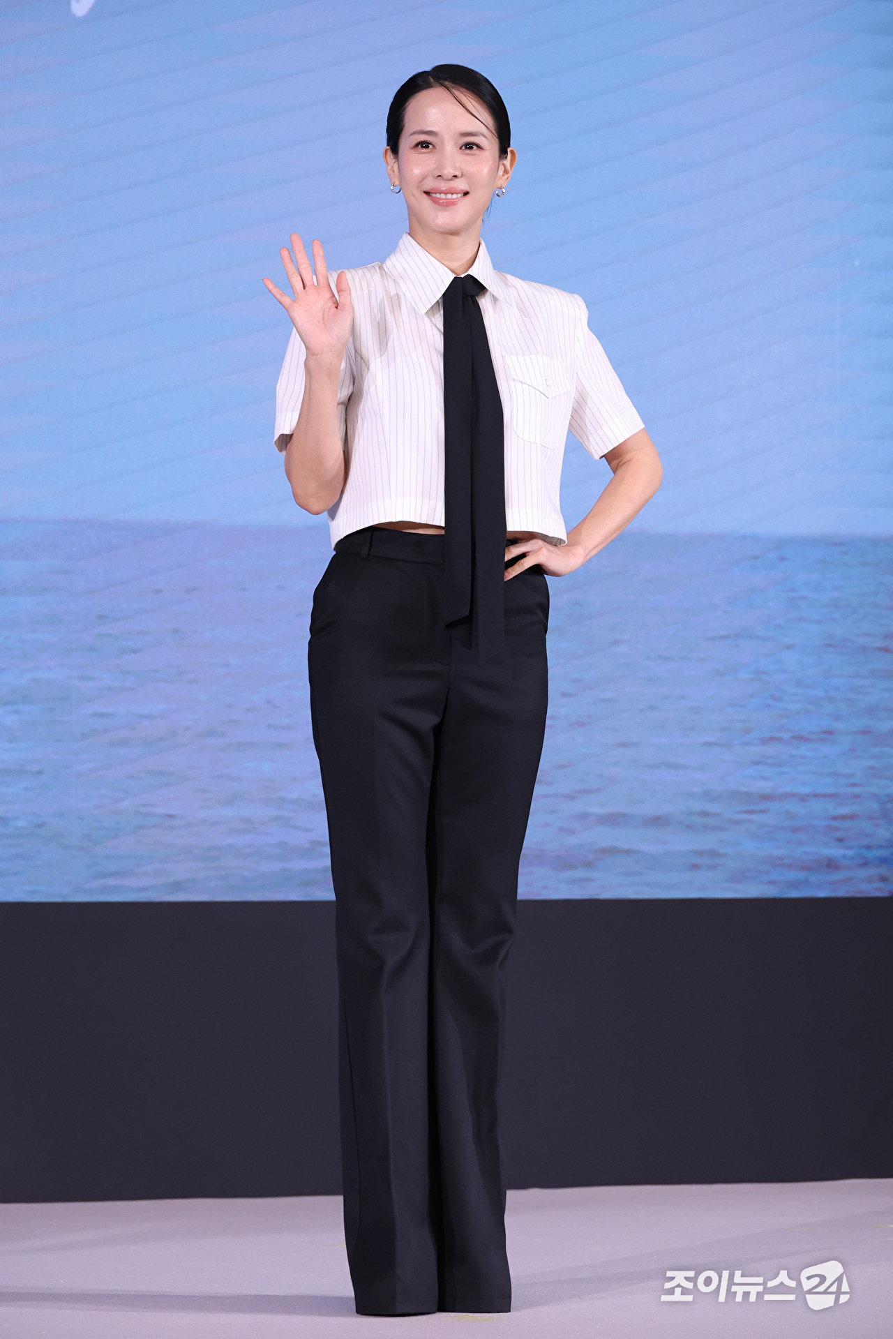 배우 조여정이 25일 오전 서울 마포구 호텔 나루 서울 엠갤러리에서 진행된 넷플릭스 영화 '가능한 사랑'(감독 이창동) 제작보고회에 참석해 포즈를 취하고 있다. [사진=문수지 기자]