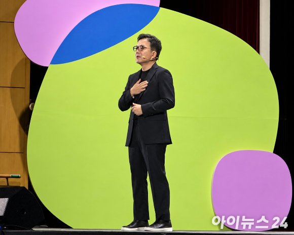 이준희 삼성SDS 대표가 8일 코엑스에서 기업 인공지능 전환(AX) 콘퍼런스 '리얼 서밋(REAL Summit) 2026'에서 기조연설을 하고 있다. [사진=최효경 기자]