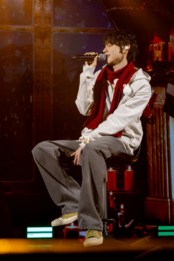 최립우가 2025 Chuei Li Yu Fan Meeting 'Drawing Yu'(2025 최립우 팬미팅 '드로잉 우')를 개최하고 팬들과 만나고 있다. [사진=FNC엔터테인먼트]