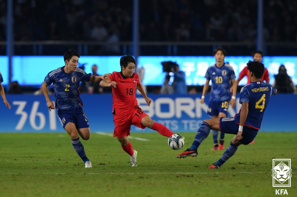 이강인이 돌파를 시도하고 있다. [사진=대한축구협회(KFA)]