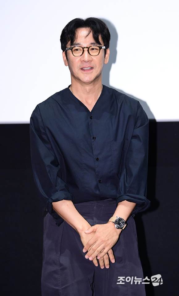 배우 엄태웅이 14일 오후 서울 강남구 메가박스 코엑스에서 열린 영화 '마지막 숙제'(감독 이정철) 가족시사회에 참석해 주연배우로 무대인사를 갖고 있다. [사진=정소희 기자]