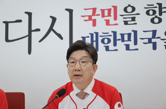 권성동 국민의힘 원내대표가 26일 서울 여의도 국회에서 대선 현안 관련 기자간담회를 하고 있다. [사진=연합뉴스]